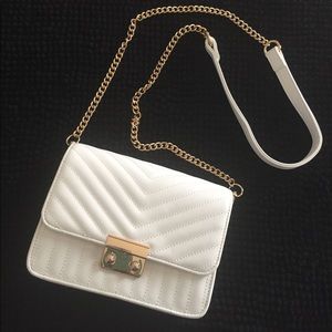 White Crossbody Quilt Pattern